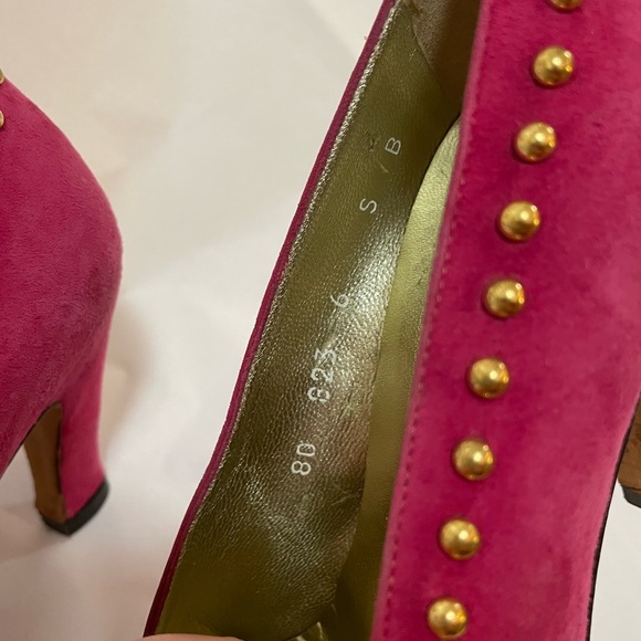*vintage* Escada Fuschia Pumps with Gold Studs - Picture 8 of 15